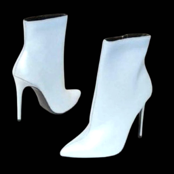 UNBRANDED Shoes - NIB IRIDESCENT Women Giselle HEEL Boot Silver 7.5